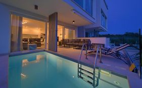 Villa Solis Lacus Modern Apartment - Private Heated Pool - Smart Tv Sky X - Free Parking